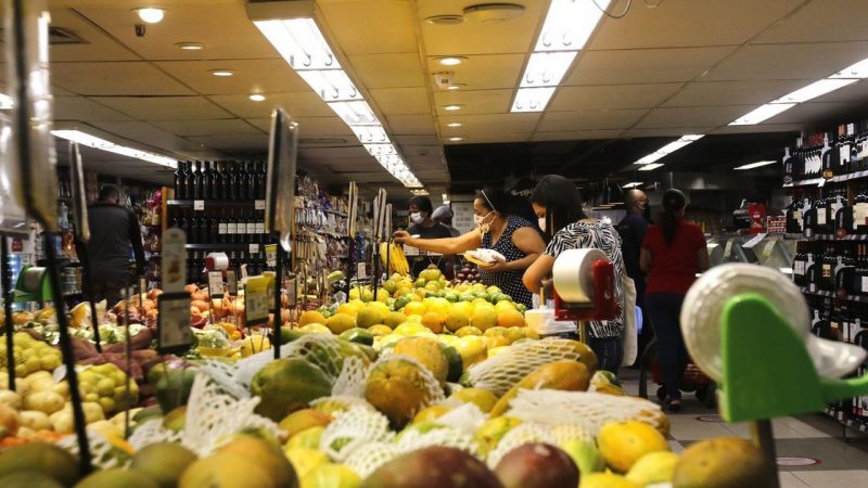 Preço da cesta básica de alimentos sobe em nove cidades