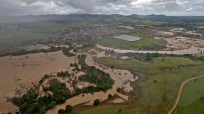 Temporais colocam 302 cidades em emergência no Brasil, e seca afeta 84