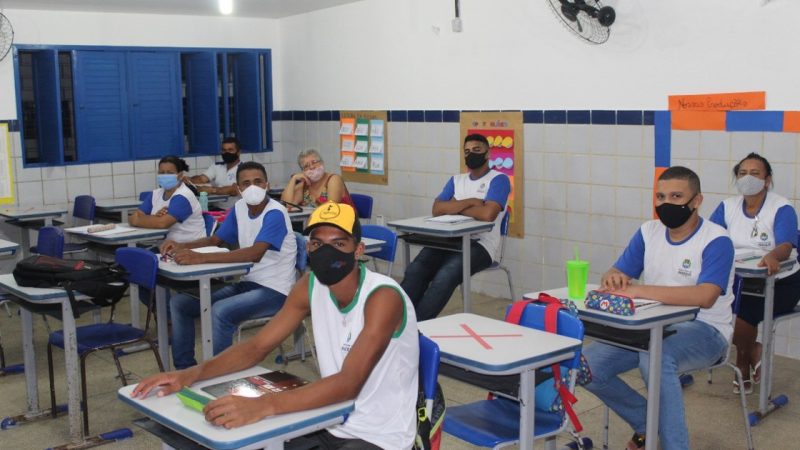 Estudantes da EJAI podem renovar matrícula a partir desta terça-feira (14)