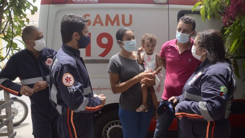 Equipe do Samu de Arapiraca reencontra menina salva após engasgo
