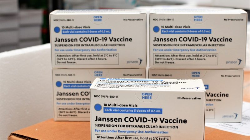 Enviadas pelo MS, doses da vacina Janssen começam a ser distribuídas em Alagoas