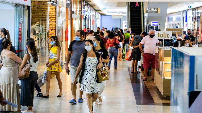 Shoppings de Maceió abrem em horário especial neste sábado (1º); Comércio está fechado