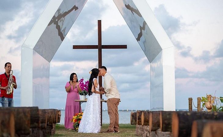 Capelinha de Jaraguá recebe primeiro casamento; veja fotos