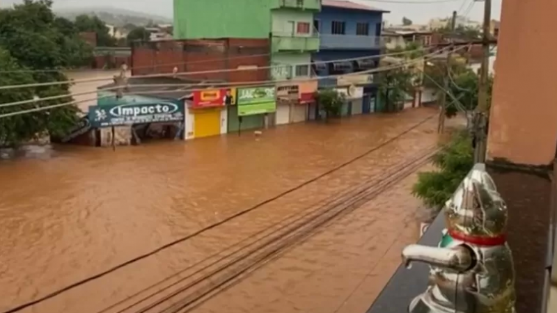 Sobe para 24 número de mortos devido às chuvas em Minas Gerais