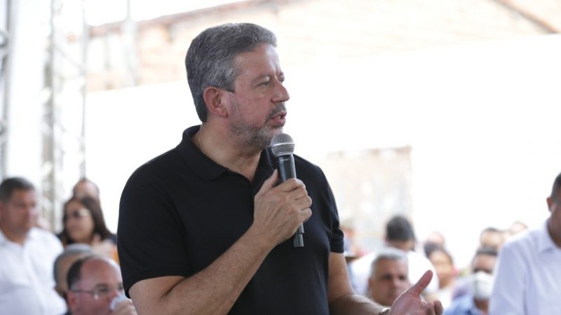 Lira cobra do Senado solução para baixar gasolina e diz que governadores miram eleição