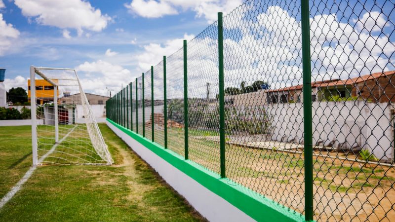 Prefeitura de Palmeira conclui implantação do alambrado no Estádio Juca Sampaio