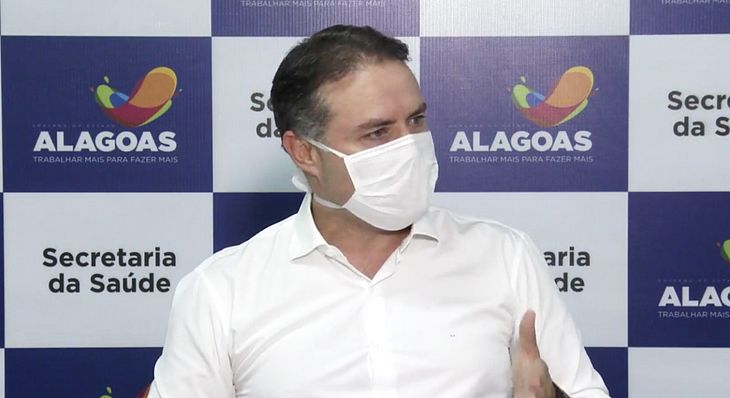 Governador sanciona lei que cria piso salarial da enfermagem