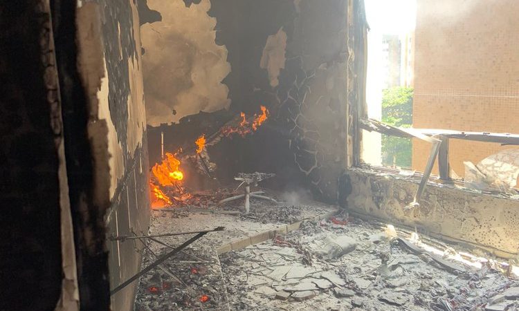 Incêndio destrói quarto de apartamento no bairro da Ponta Verde, em Maceió
