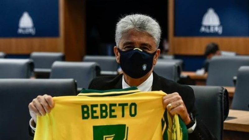 Deputado Bebeto, tetracampeão pela seleção, responde a 4 processos por dívidas de condomínio