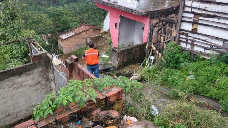Defesa Civil emite alerta para deslizamentos em Maceió