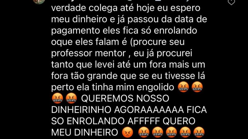 Estudantes criticam governador por atraso no pagamento de bolsas e cobram melhorias em escolas