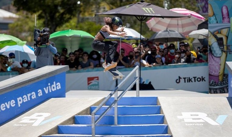 Rayssa Leal consegue manobra perfeita e é campeã feminina do STU Skate Street