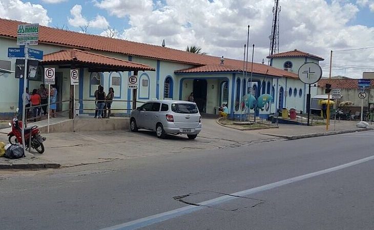 Recém-nascido com cordão umbilical é encontrado dentro de caixa na zona rural de Arapiraca