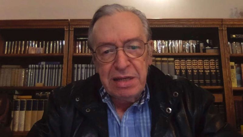 Olavo não pode entrar no Livro dos Heróis, como querem deputados