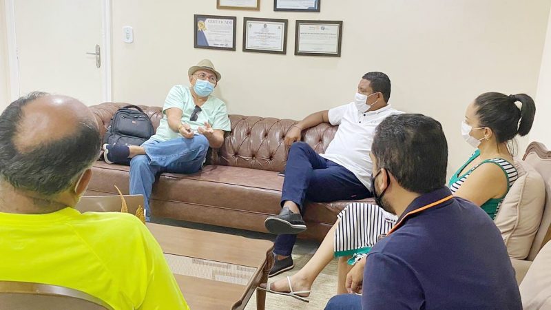 Prefeito confirma que professores de Palmeira receberão rateio e que R$27 milhões já estão em conta