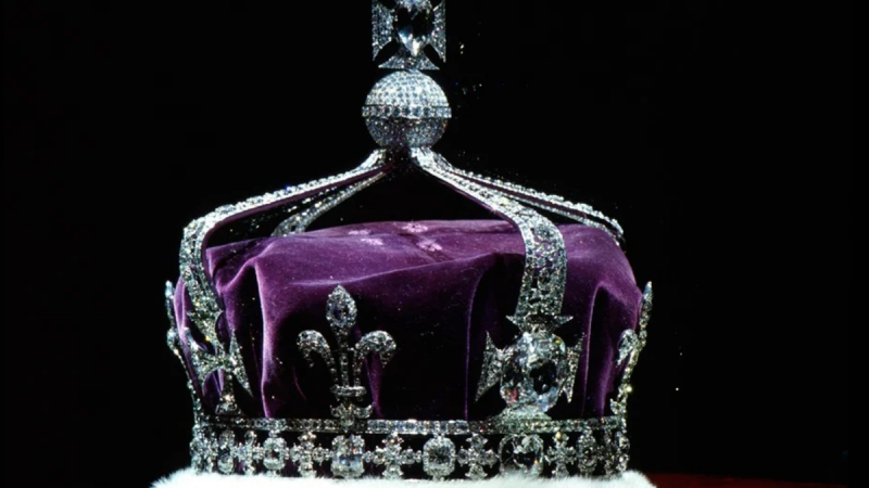 Presente de grego? Rainha dá coroa com diamante amaldiçoado a Camilla