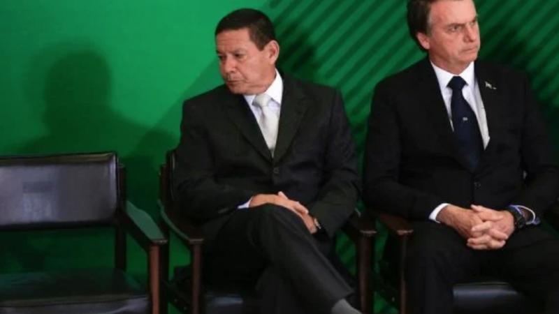 Mourão confirma que não será vice de Bolsonaro nas eleições de 2022