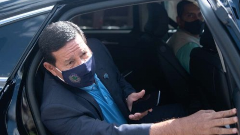 Mourão diz que Brasil não concorda com invasão da Ucrânia