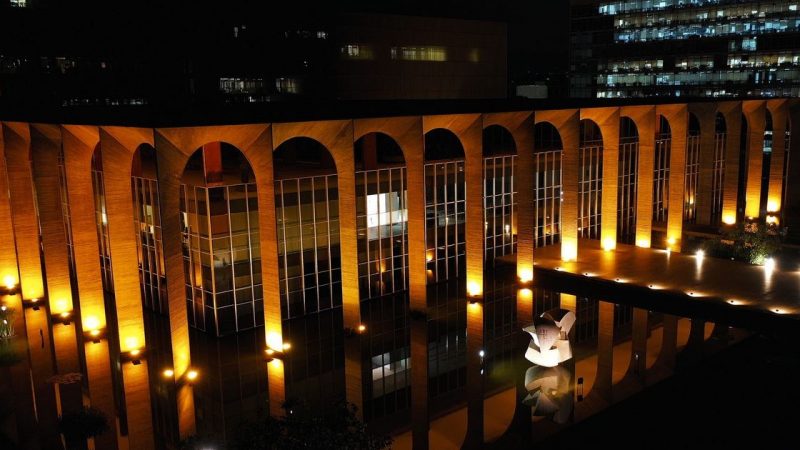 Governo autoriza concurso para carreira de diplomata