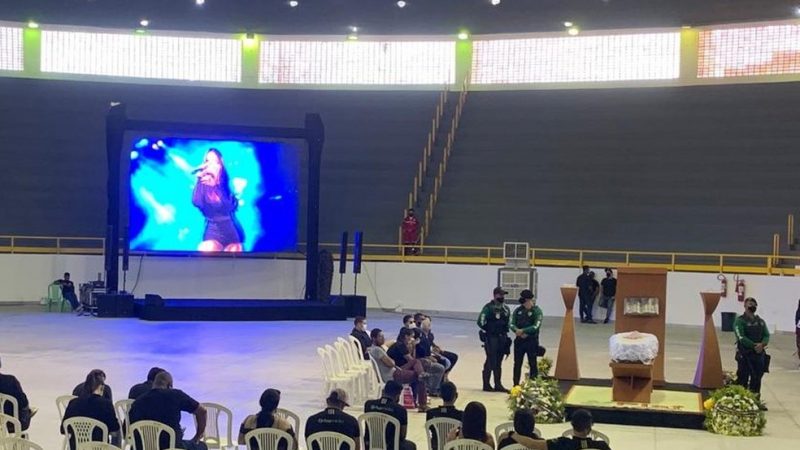 Corpo de Paulinha Abelha é velado em Aracaju