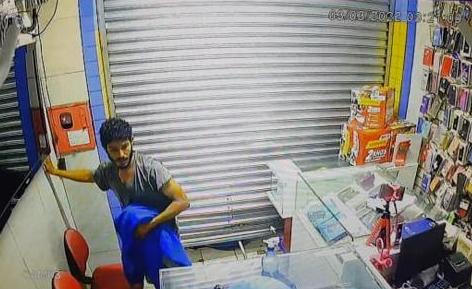 [Vídeo] Câmeras flagram homem arrombando loja de aparelhos eletrônicos em Palmeira dos Índios