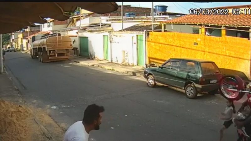 Vídeo mostra momento em que criança de 5 anos é atropelada por motociclista em BH