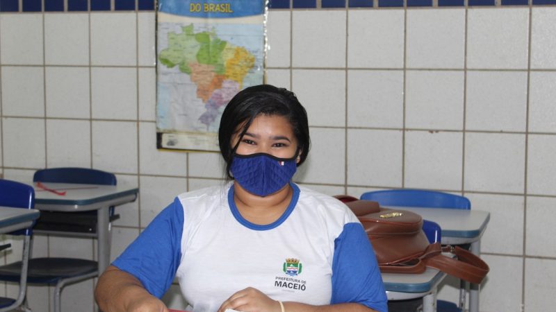 Educação de Maceió mantém uso obrigatório de máscaras nas escolas
