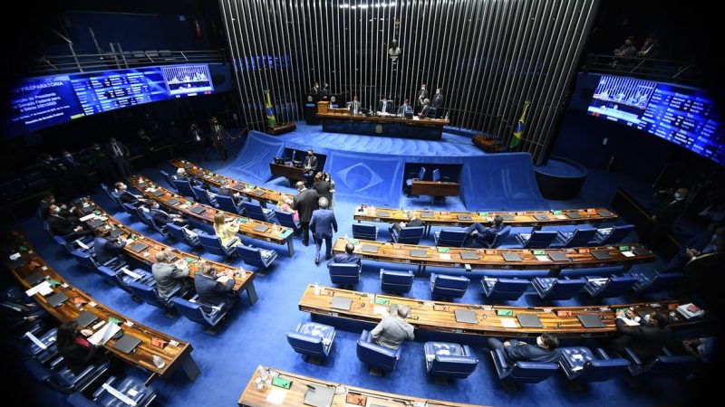Senado aprova projeto para reduzir preço dos combustíveis