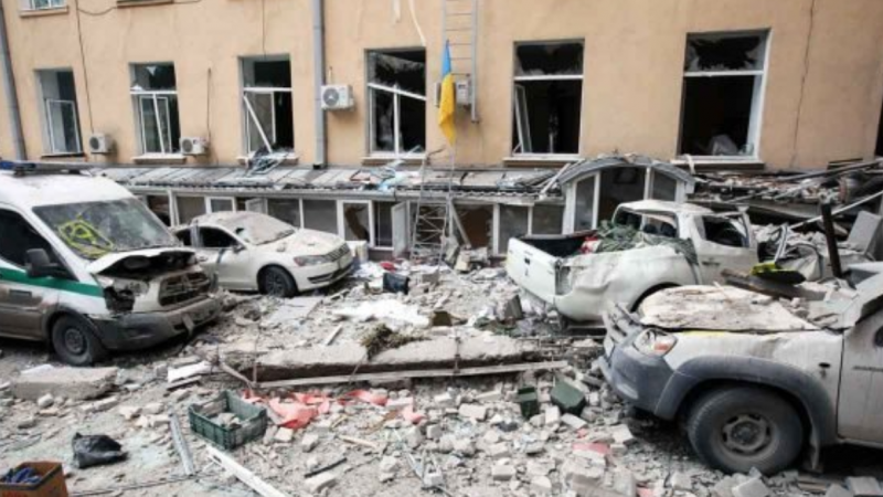 Tropas russas avançam e já cercam nove cidades ucranianas