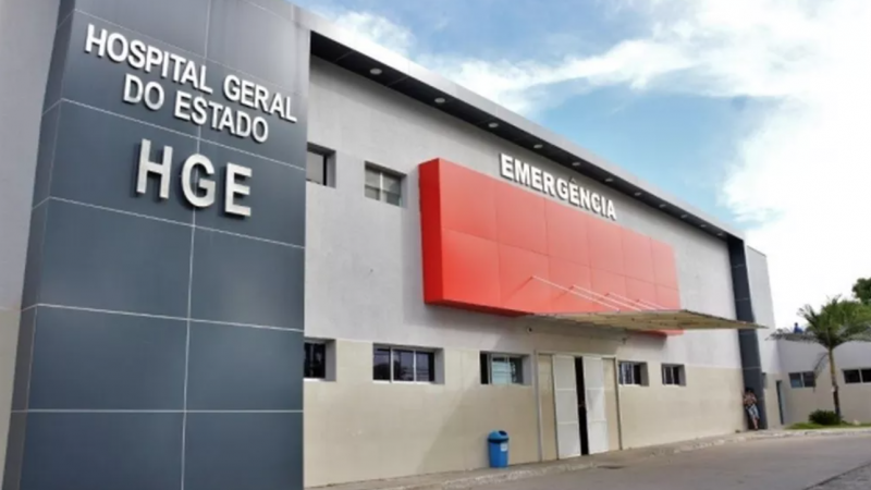 Mulher morre e criança fica ferida após serem atropeladas por ônibus escolar em Paripueira, AL