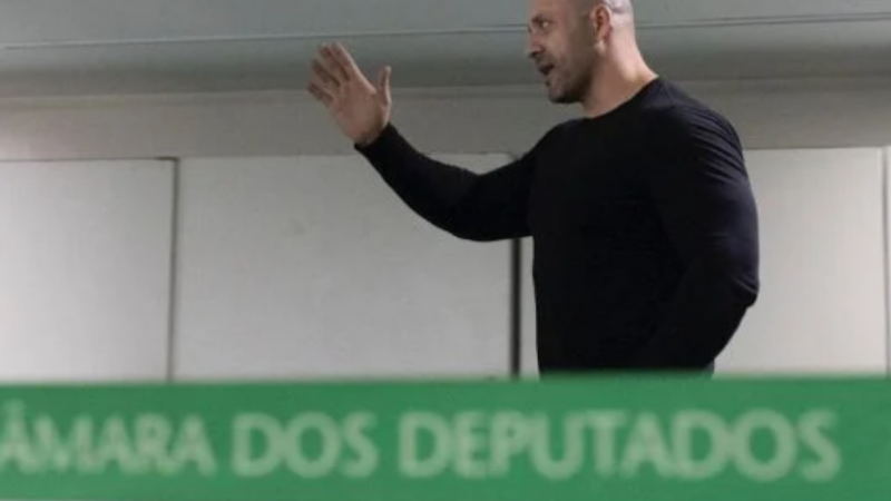 Moraes manda a PF colocar tornozeleira eletrônica em Daniel Silveira