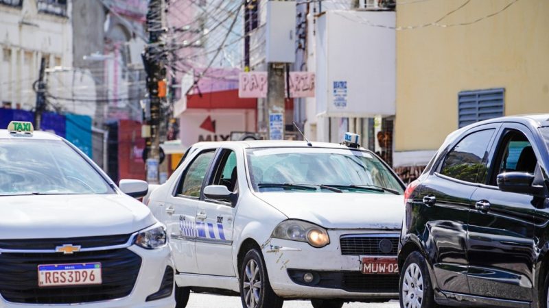 Motoristas por aplicativo e taxistas deixam de exigir máscaras de passageiros em Maceió