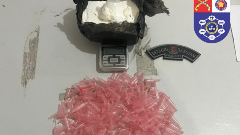 Mulher é detida com drogas dentro de residência em Arapiraca