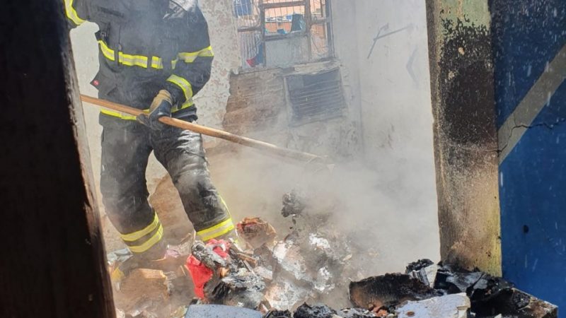 Incêndio destrói cômodos de casa no bairro de Cruz da Almas