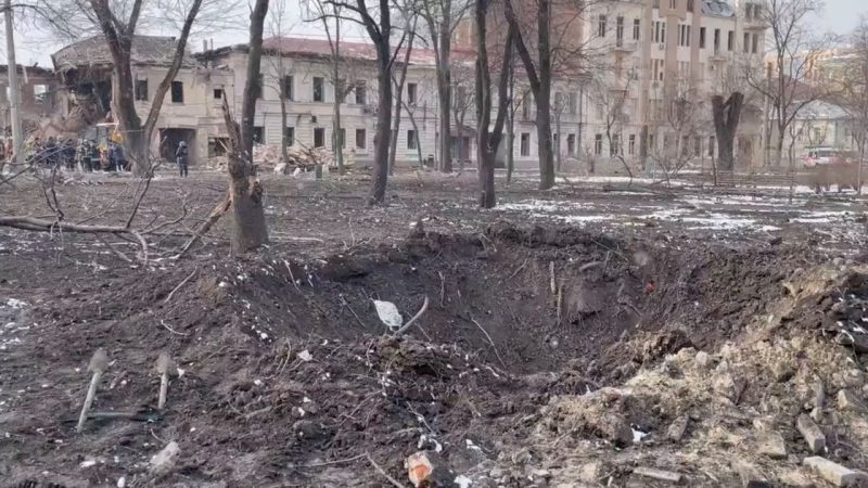 Mariupol tem 80% das casas destruídas e 30 mil fogem da guerra