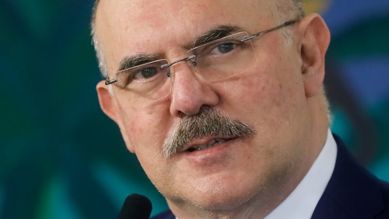 Senado convida Milton Ribeiro para explicar relações de pastores e MEC