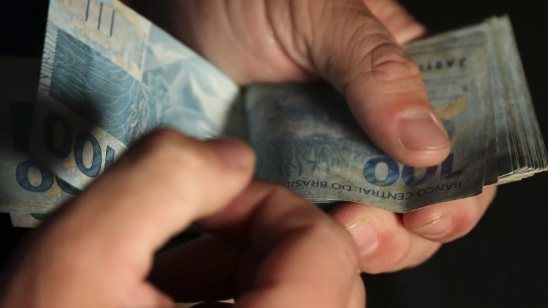 ‘Dinheiro esquecido’: brasileiros esperavam ‘fortuna’, mas encontram centavos