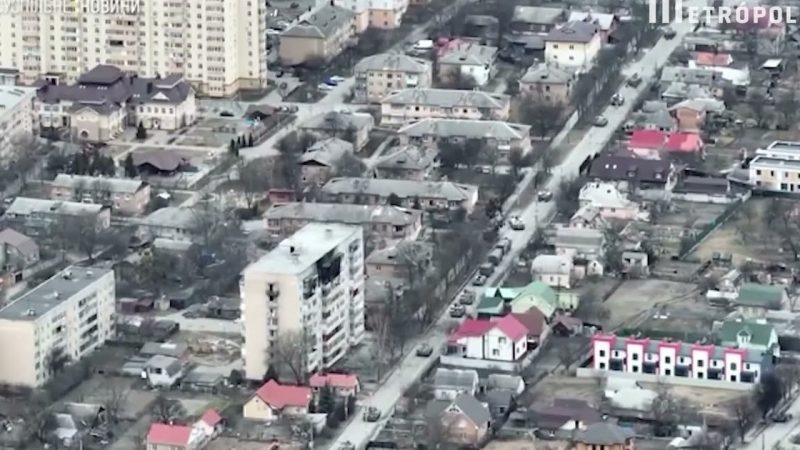 Vídeo feito por drone mostra Exército russo atirando em ciclista
