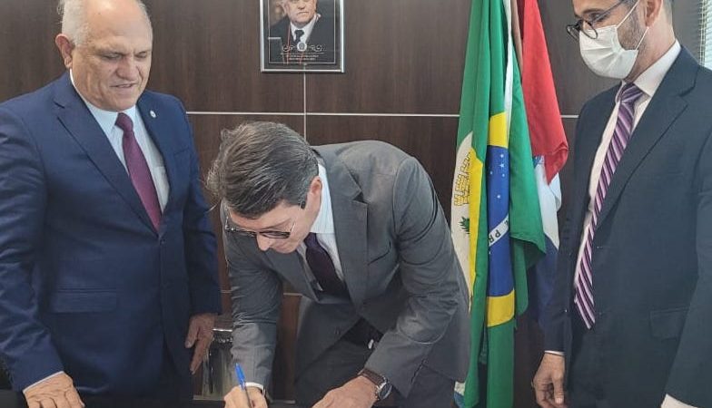 Juiz Henrique Teixeira toma posse como auxiliar da Corregedoria do TRE/AL
