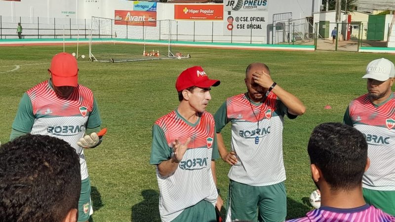 CSE anuncia saída do técnico Alyson Dantas