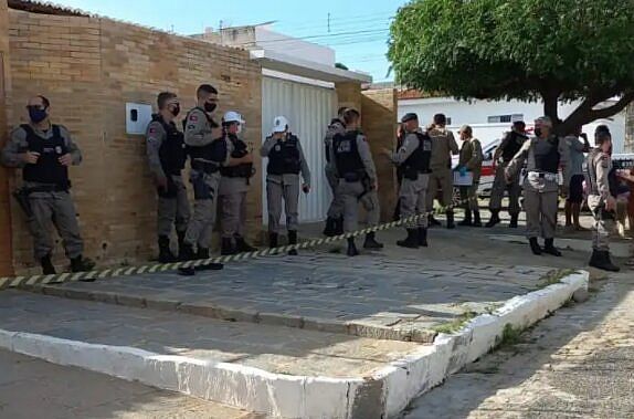 PM quer desinternação e cuidar do filho que atirou contra ele, diz advogado