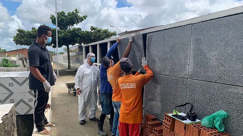 IML de Maceió sepulta 15 corpos de não reclamados em Rio Largo