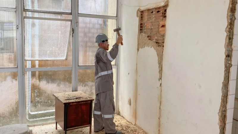 Até que enfim prédio do Ipaseal Saúde começa a ganhar cara nova