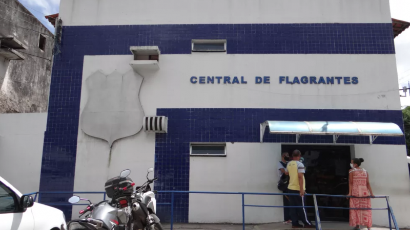 Suspeito de cometer dois assassinatos em Maribondo se apresenta a polícia e recebe voz de prisão