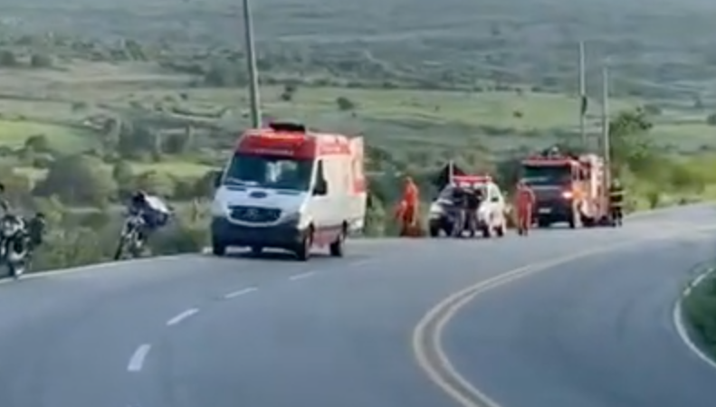 Motociclista perde controle da direção e cai em barranco na Serra das Espias