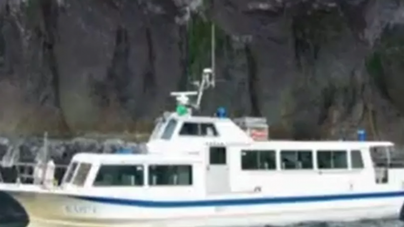 Barco de turismo com 26 pessoas afunda no Japão após pedido de socorro