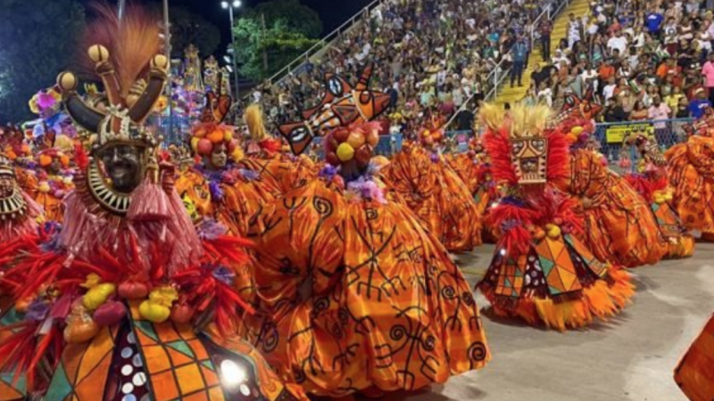 Grande Rio leva o Estandarte de Ouro como melhor escola no Rio