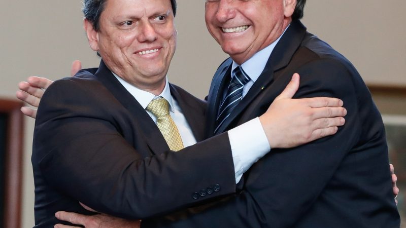 Bolsonaro promove ações de Tarcísio após afirmar que não faz campanha