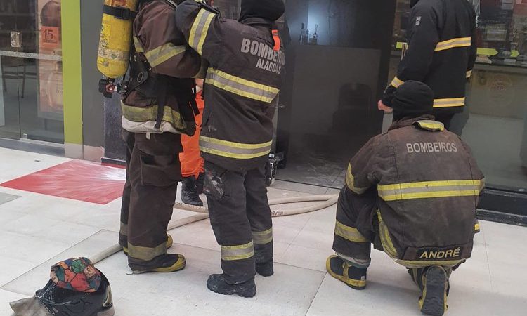 Incêndio atinge salão de beleza localizado dentro de hipermercado em Maceió