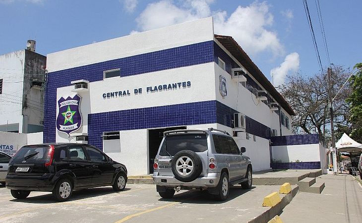 Menino de 6 anos é jogado do 4º andar de prédio pela madrasta em Maceió